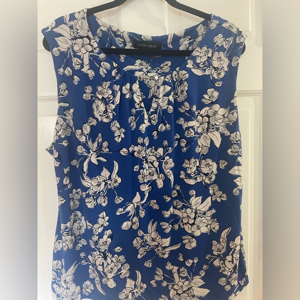 Sleeveless top with chain detail at neck. Royal blue. XL. EUC